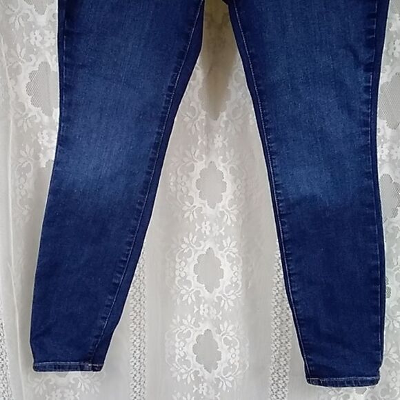 Universal Thread Women's Stretch Jeans Size 6/28S - Picture 3 of 13